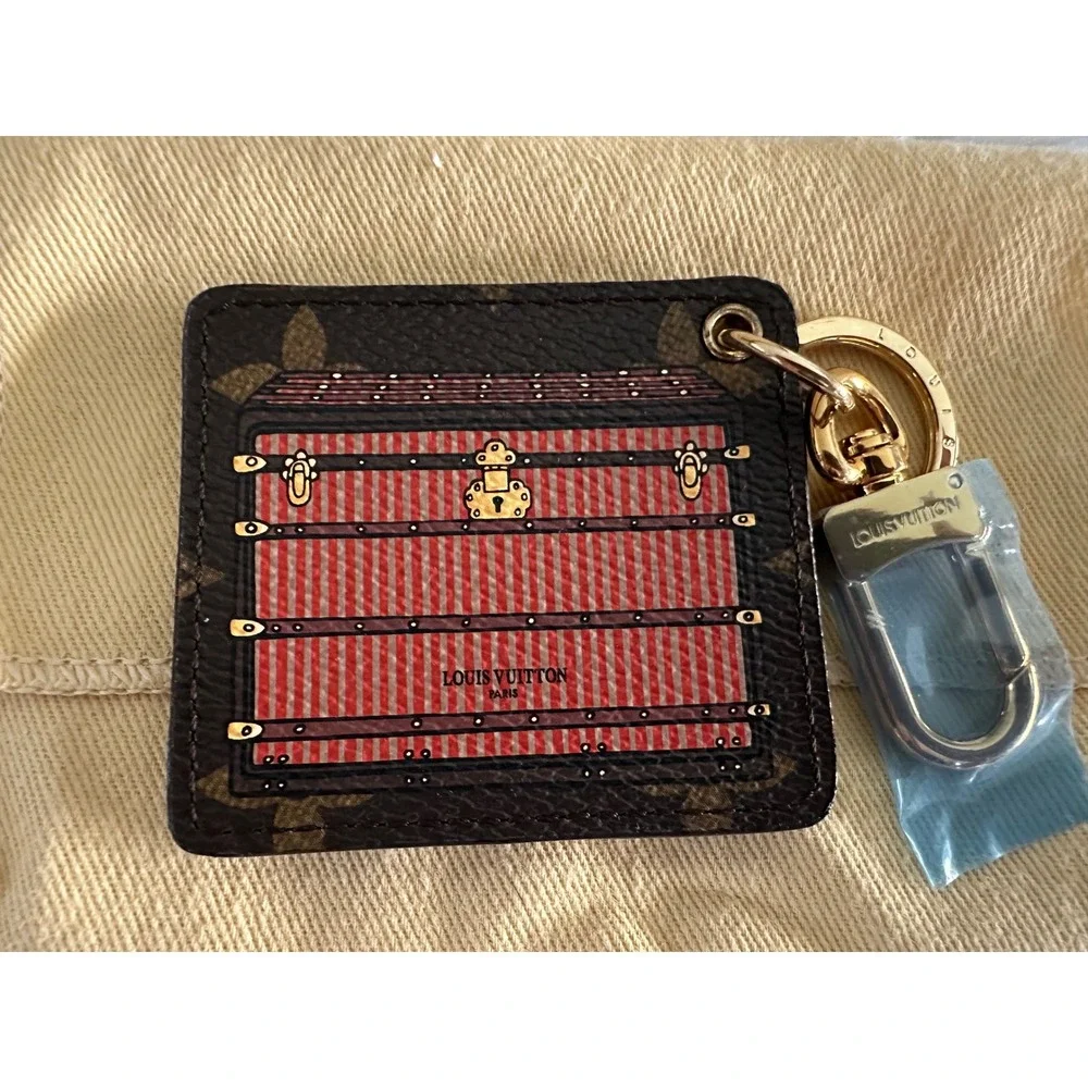 Louis Vuitton Monogram Illustre Trunk Key Holder Keychain Bag Charm
